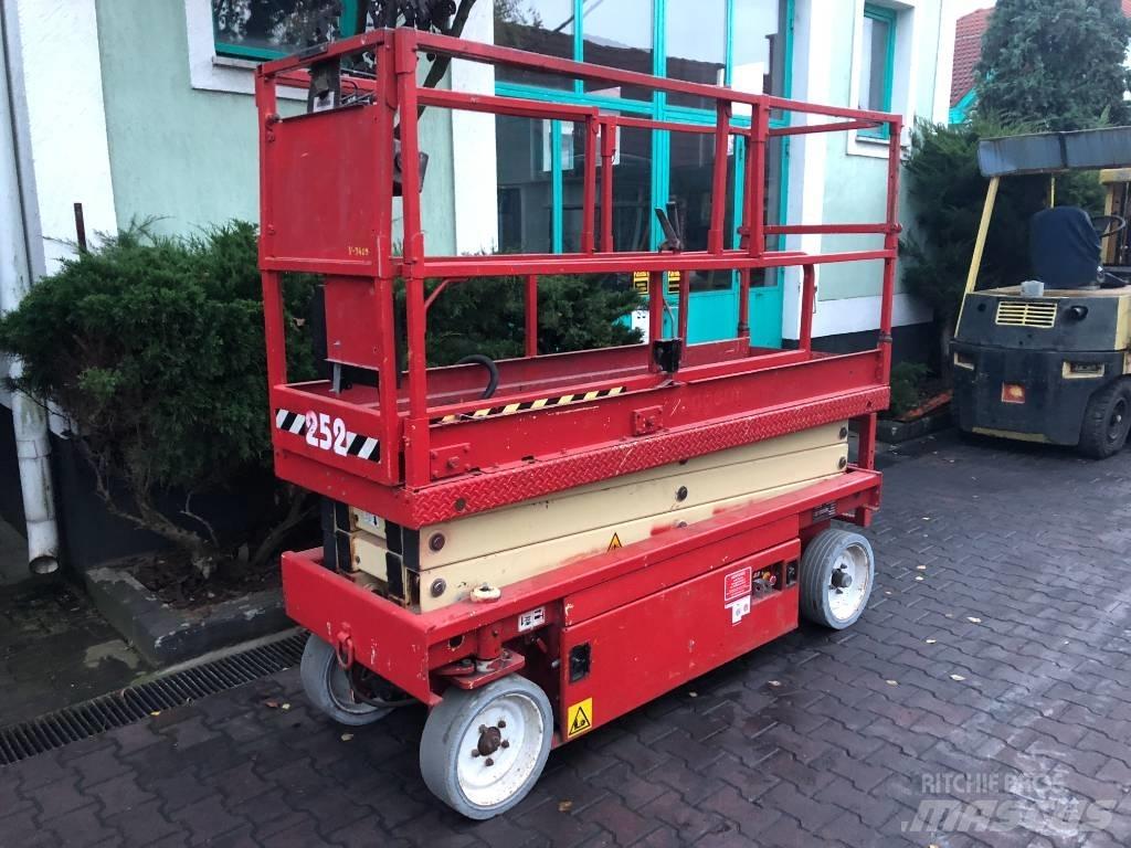 JLG 2030 F3    V-3409 Вертикальні щоглові підйомники