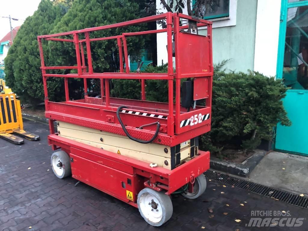 JLG 2030 F3    V-3409 Вертикальні щоглові підйомники