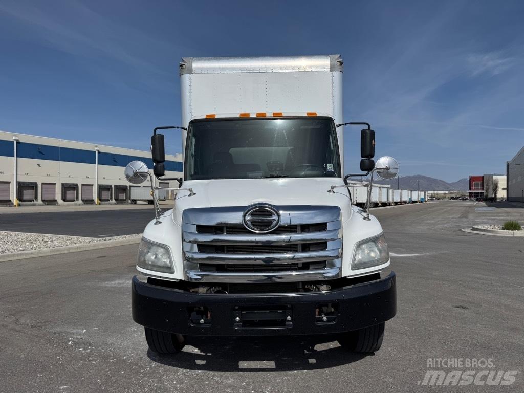 Hino 268 Панельні фургони