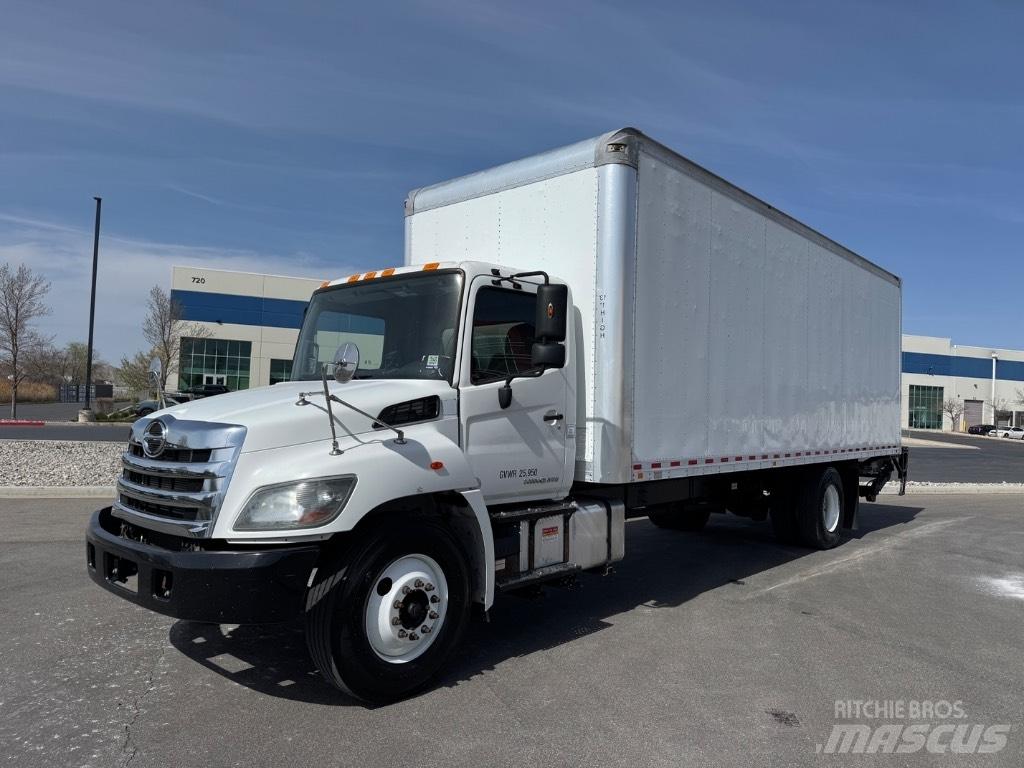 Hino 268 Панельні фургони