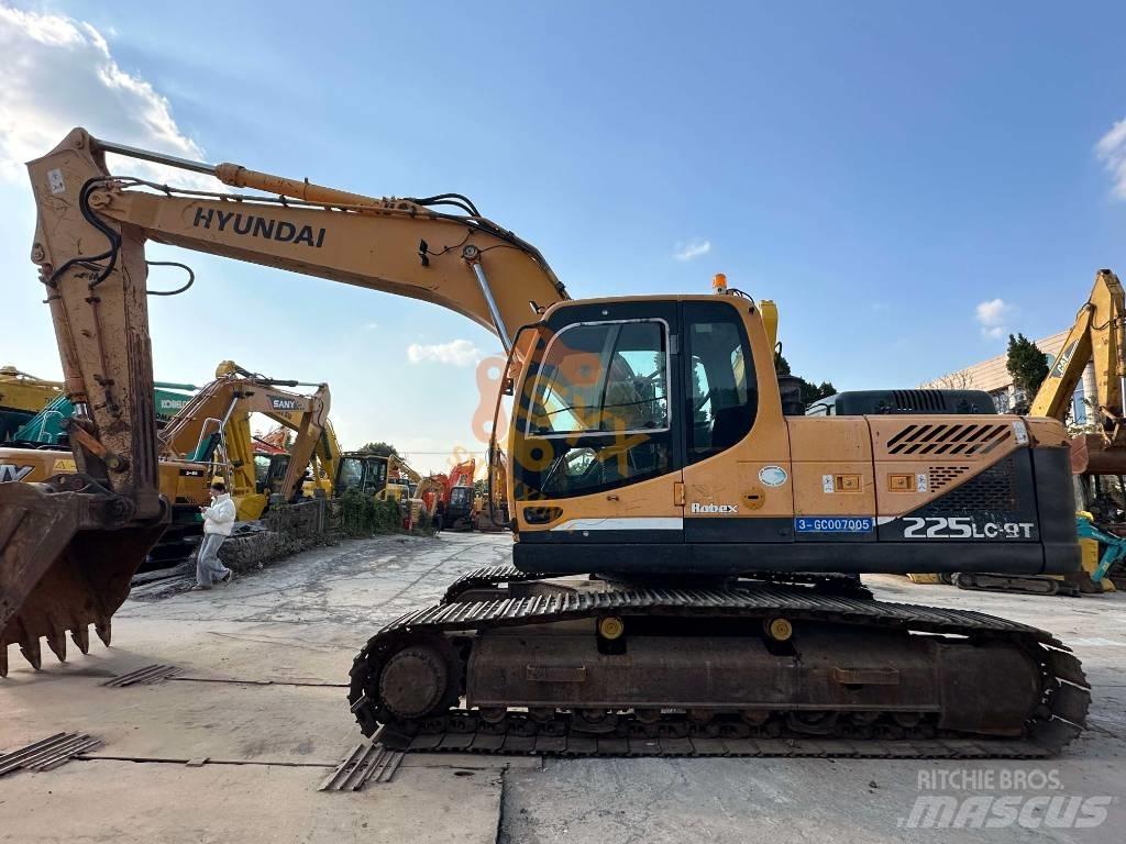Hyundai 225 Гусеничні екскаватори