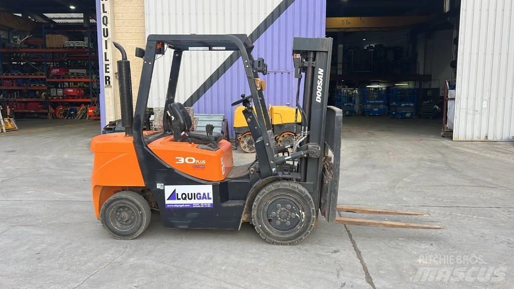 Doosan D 30 G Дизельні навантажувачі