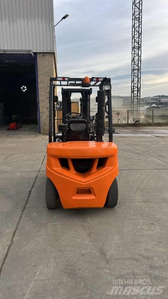 Doosan D 30 G Дизельні навантажувачі