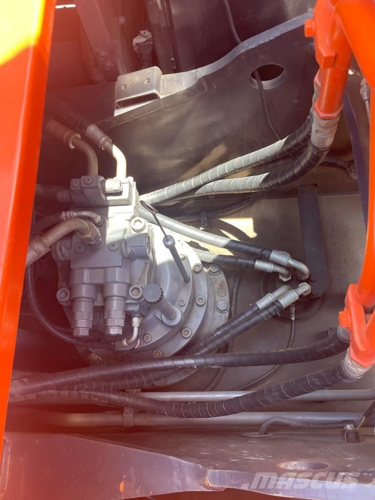 Hitachi ZX 240 Гусеничні екскаватори