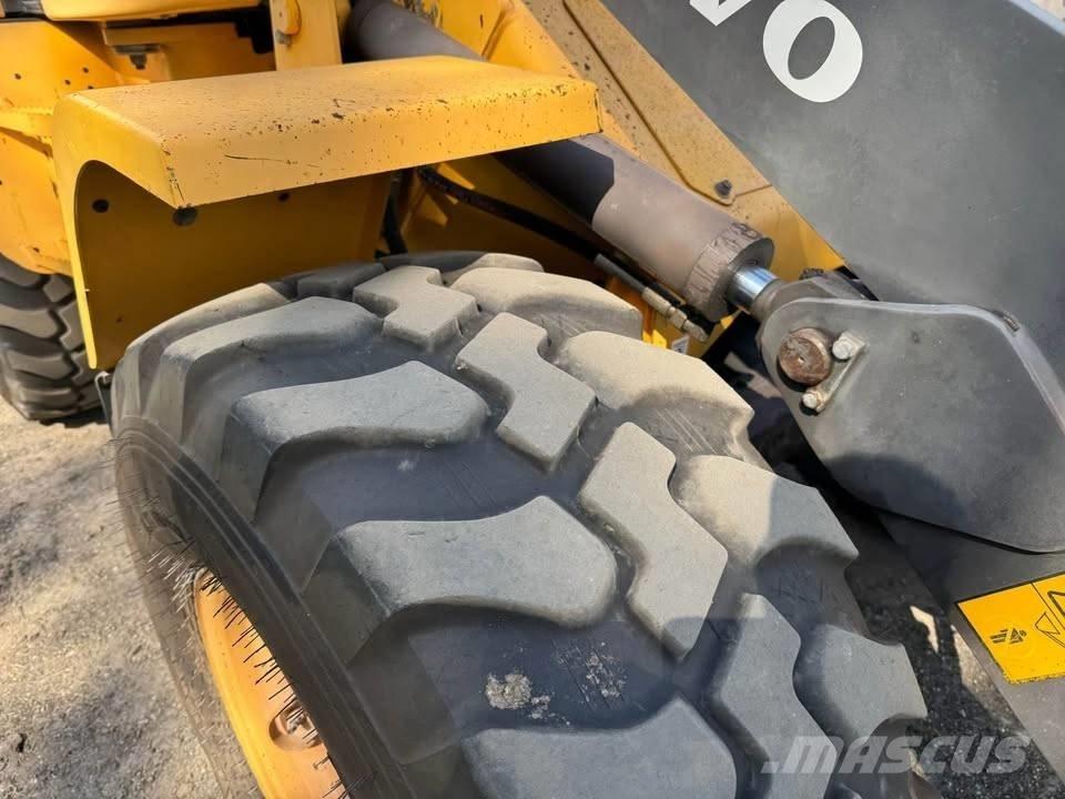 Volvo L 30 G Фронтальні навантажувачі
