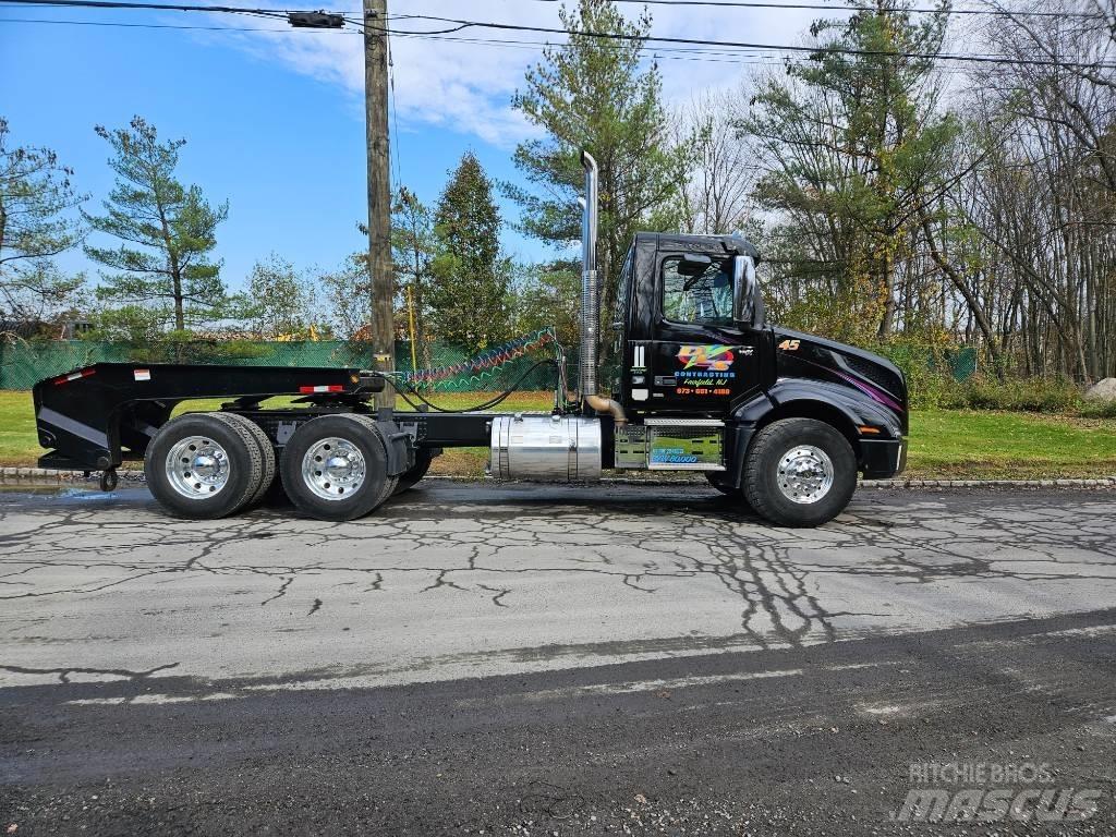 Volvo VNX 64 T300 Вантажівки-платформи/бокове розвантаження