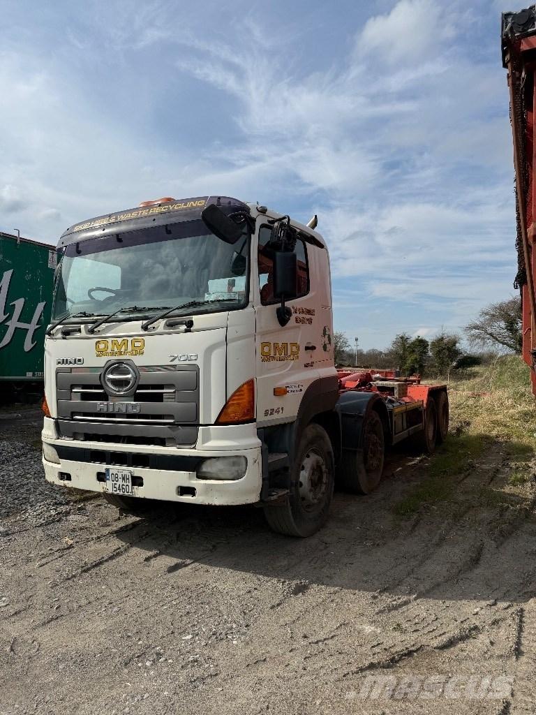 Hino 700 Вантажівки з гаковим підйомом