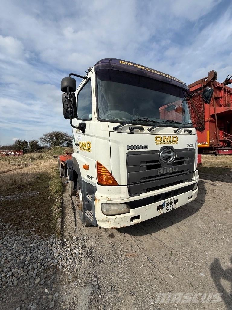Hino 700 Вантажівки з гаковим підйомом