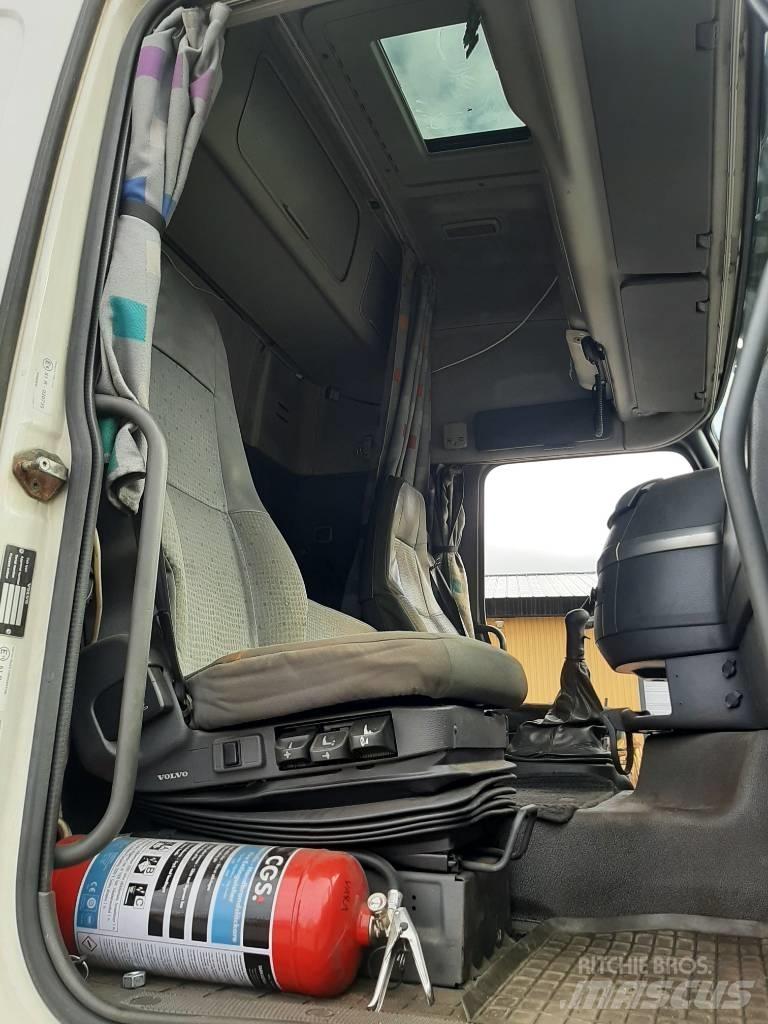 Volvo FH 12 Тентовані вантажівки