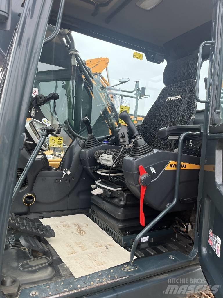 Hyundai HX 220 Гусеничні екскаватори