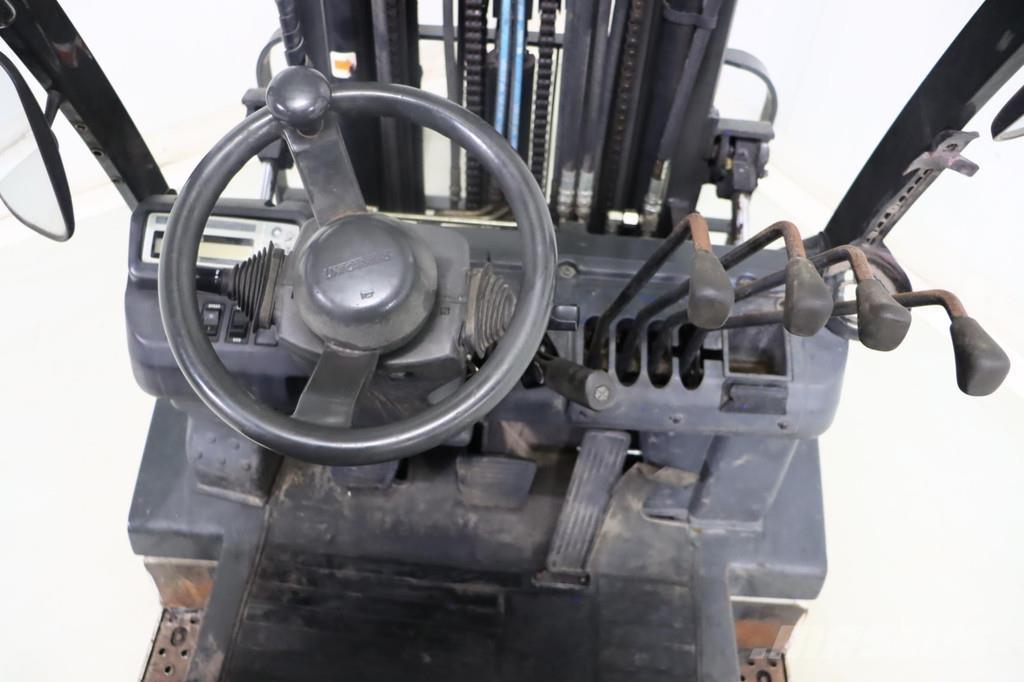 Nissan U1D2A20LQ Газові навантажувачі