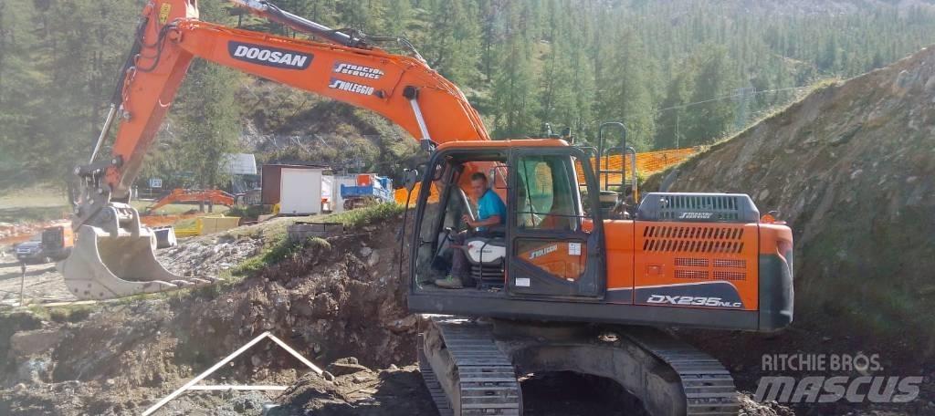 Doosan DX 235 Гусеничні екскаватори