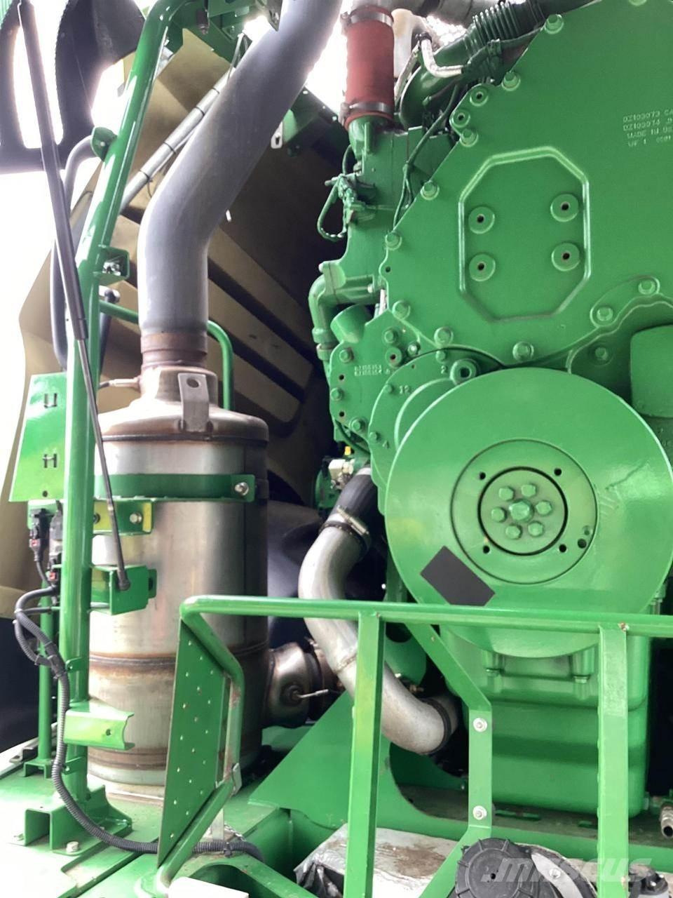 John Deere 8300 Кормозбиральні комбайни