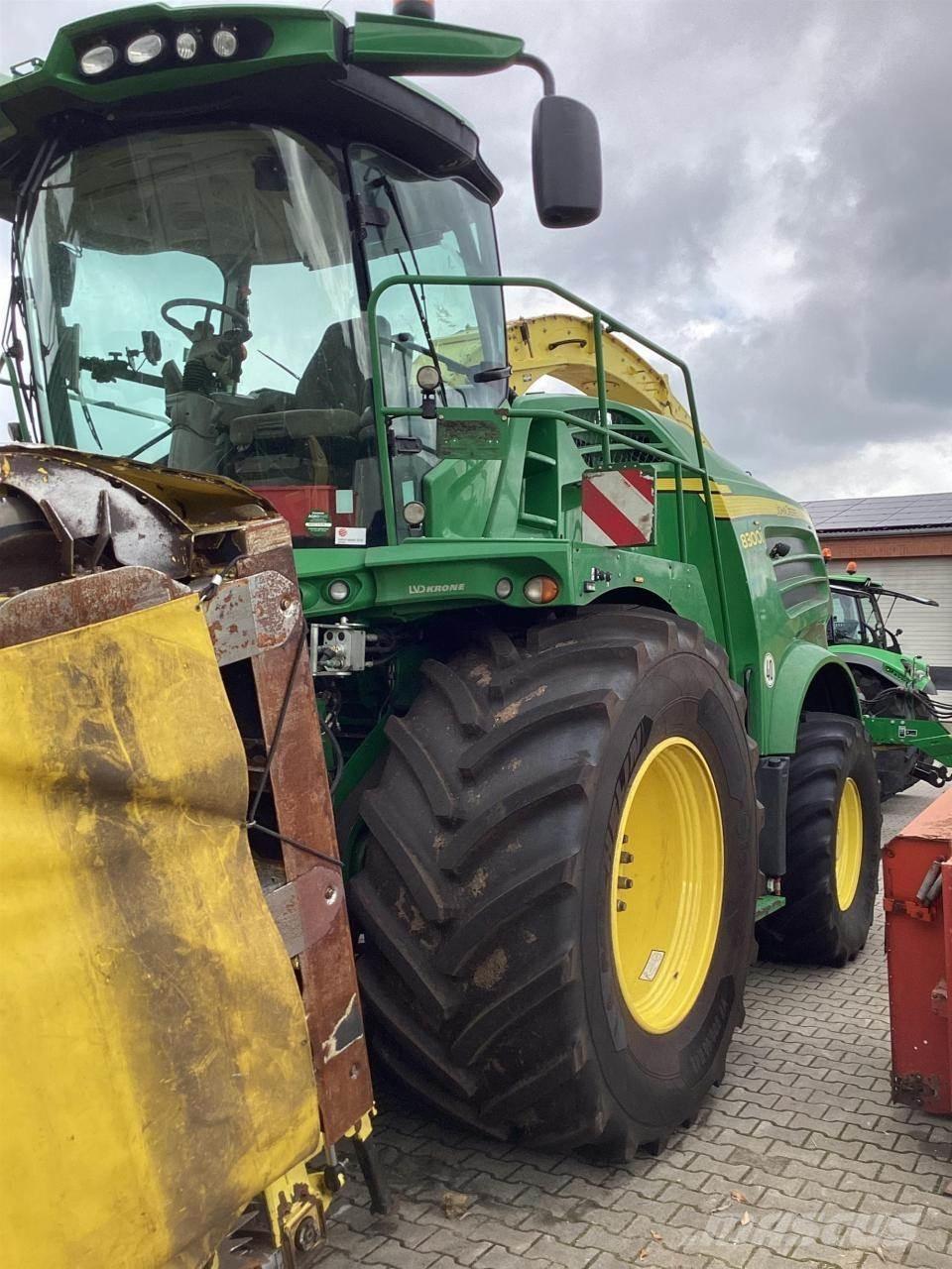 John Deere 8300 Кормозбиральні комбайни