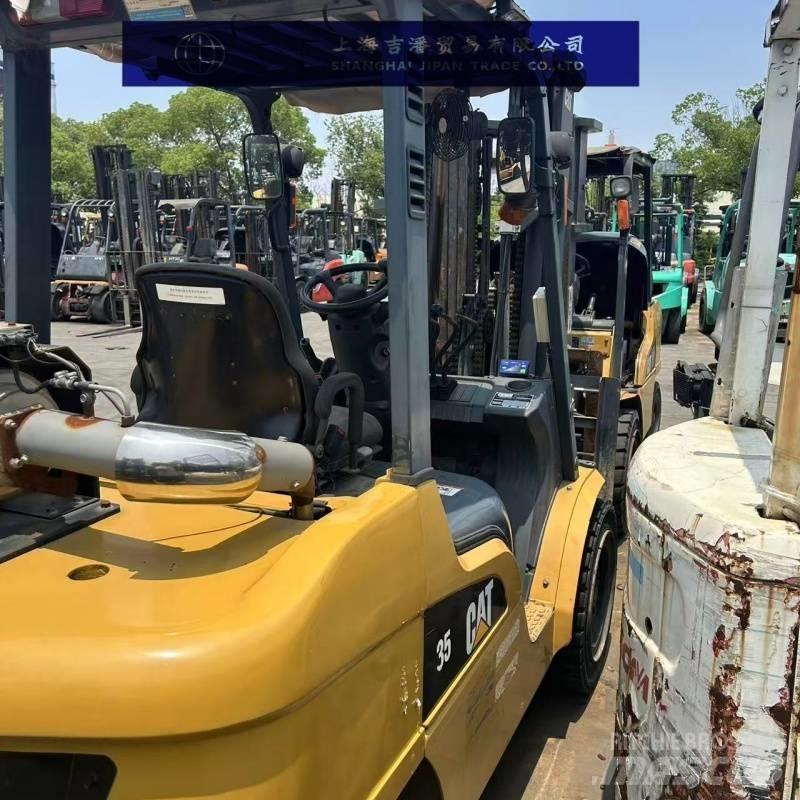 CAT 35 Дизельні навантажувачі