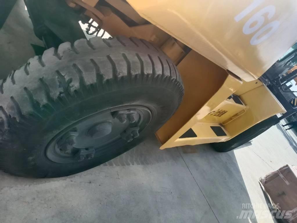 Komatsu FD 160 Дизельні навантажувачі