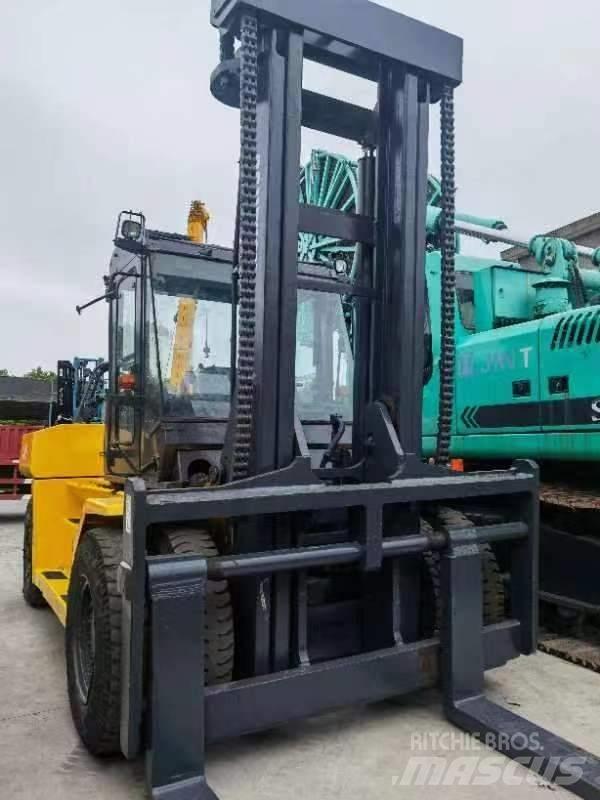 Komatsu FD 160 Дизельні навантажувачі