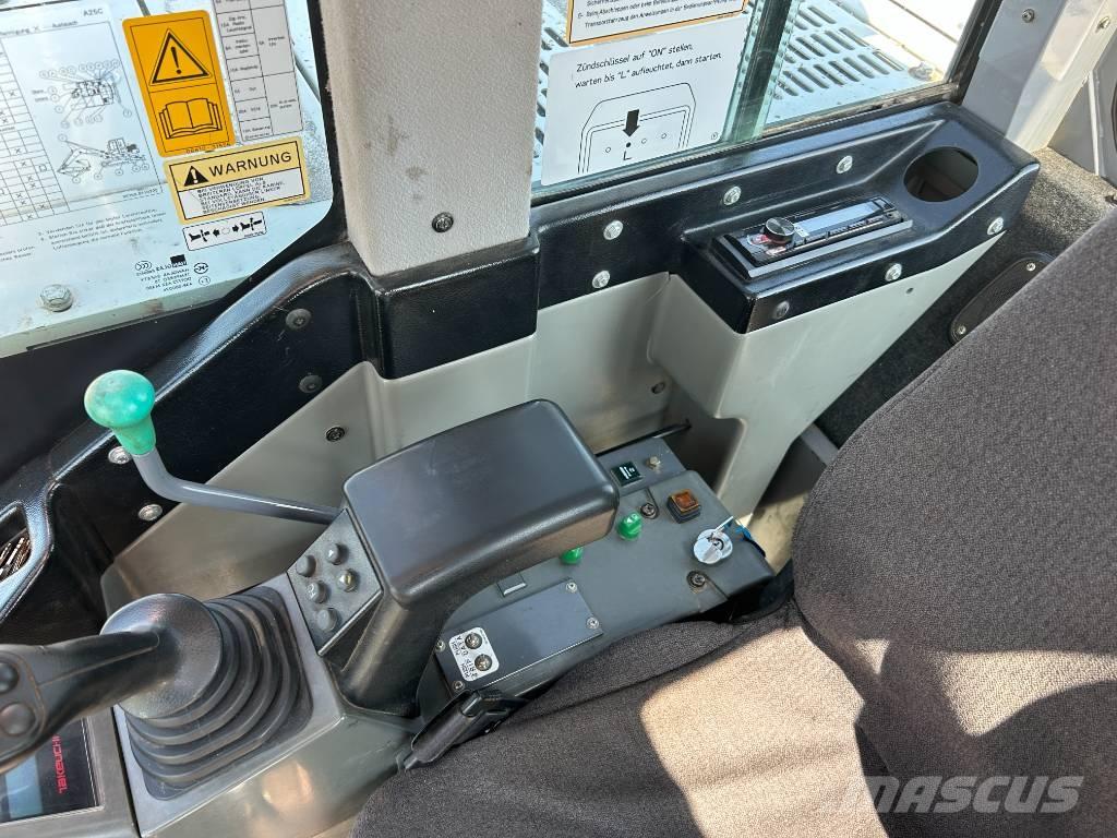 Takeuchi TB 1140 Гусеничні екскаватори