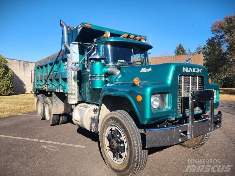 Mack 690S Самоскиди
