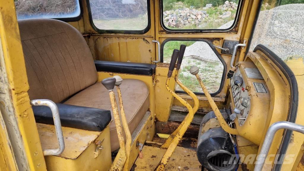 CAT D 4 D Гусеничні бульдозери