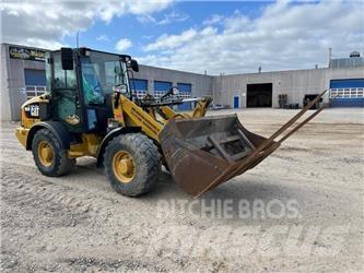 CAT 906M Фронтальні навантажувачі