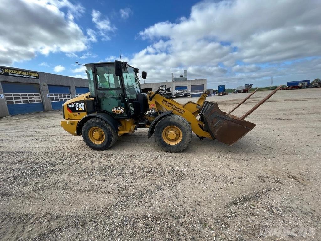 CAT 906M Фронтальні навантажувачі