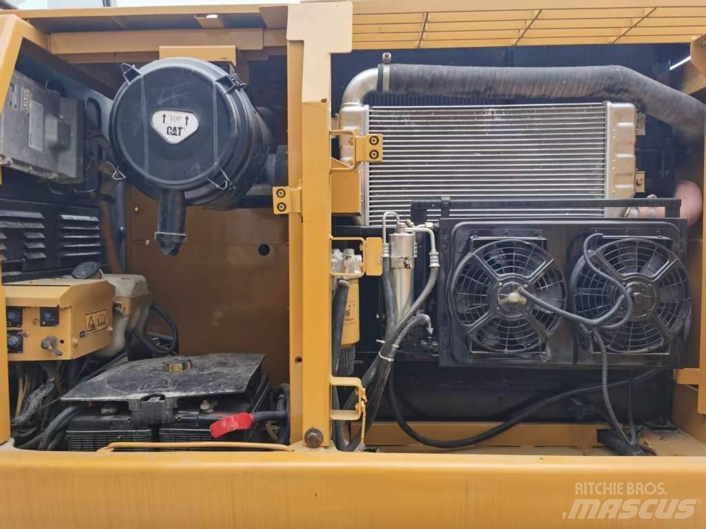 CAT 320 DL Гусеничні екскаватори