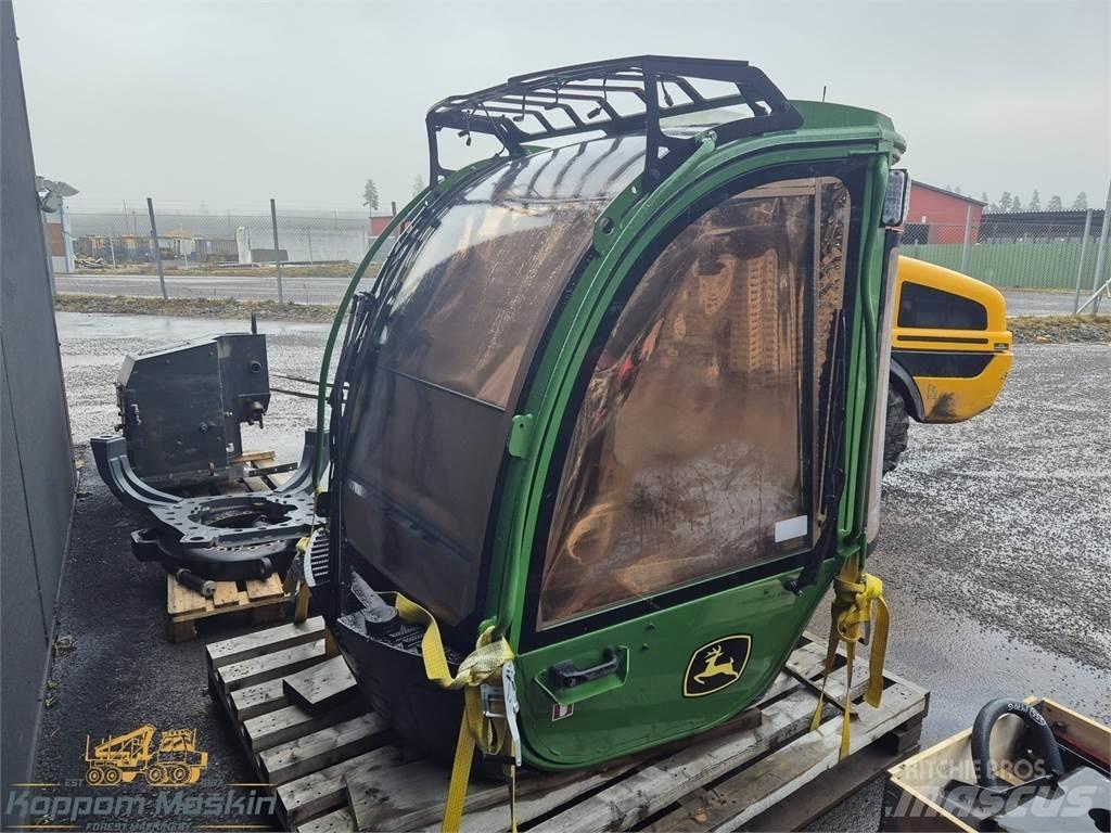 John Deere 1270G Кабіна