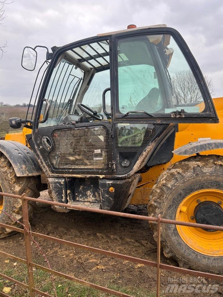 JCB 535-95 Гусеничні екскаватори