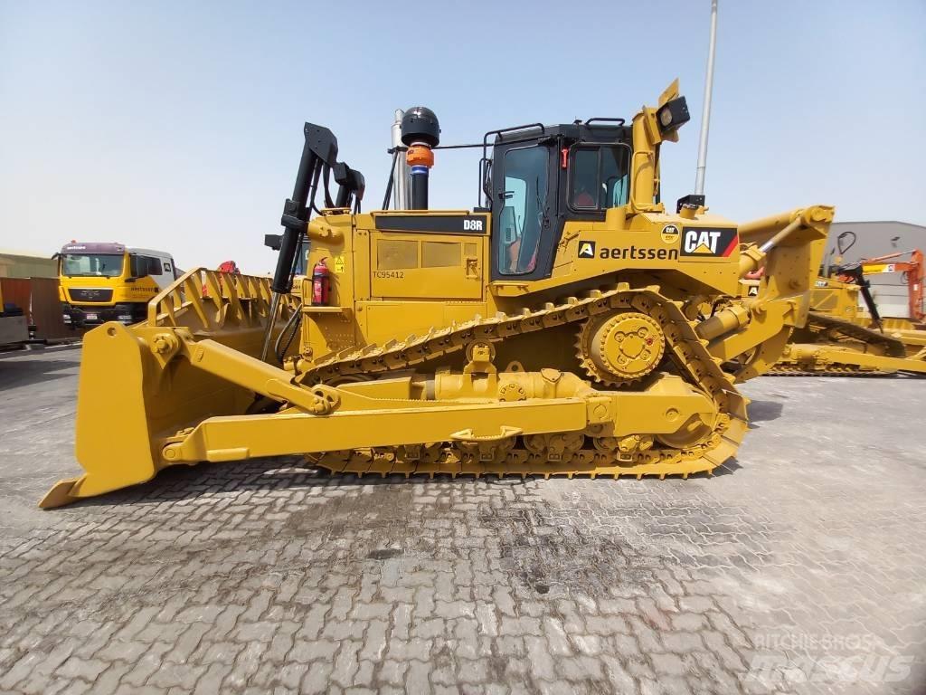CAT D8R (Abu Dhabi) Гусеничні бульдозери