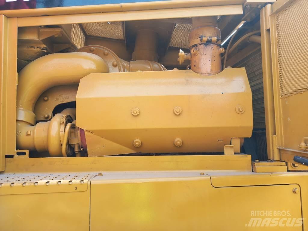 CAT D8R (Abu Dhabi) Гусеничні бульдозери