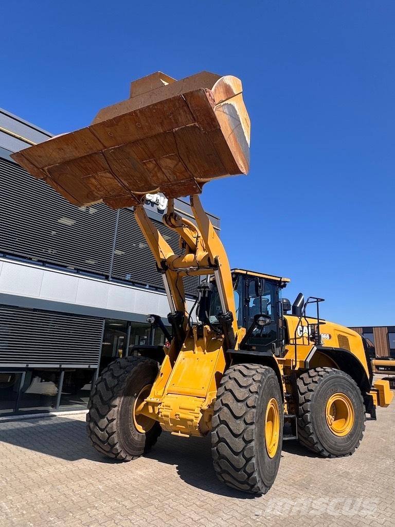 CAT 966 Фронтальні навантажувачі