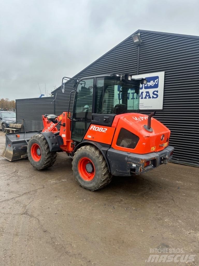 Kubota R 082 Фронтальні навантажувачі