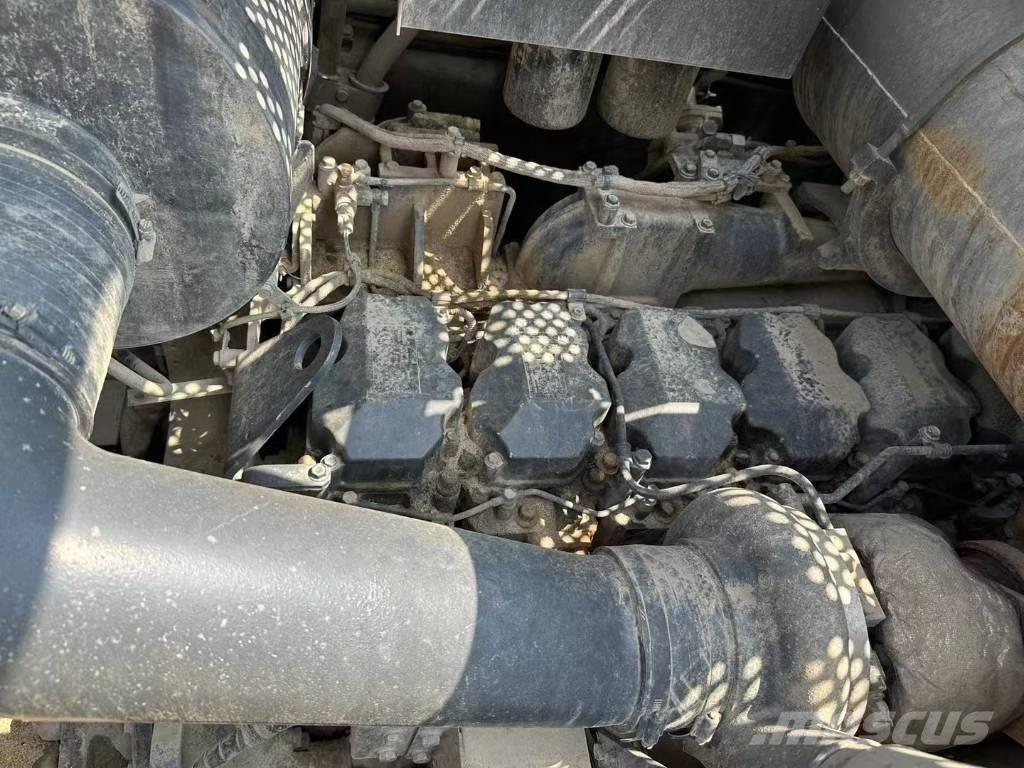 Komatsu PC 850-8 Екскаватори-амфібії