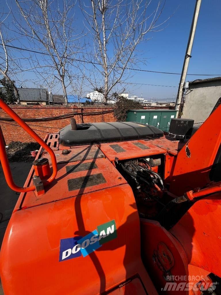 Doosan DH 225 LC-7 Гусеничні екскаватори