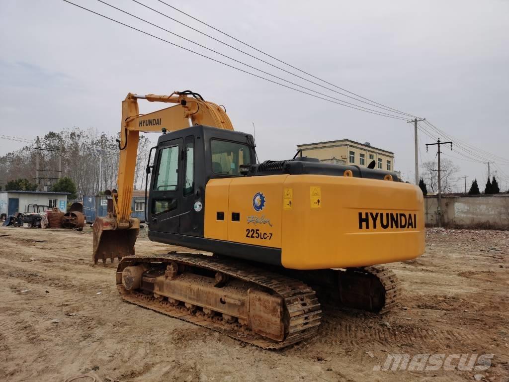 Hyundai R225LC-7 Гусеничні екскаватори
