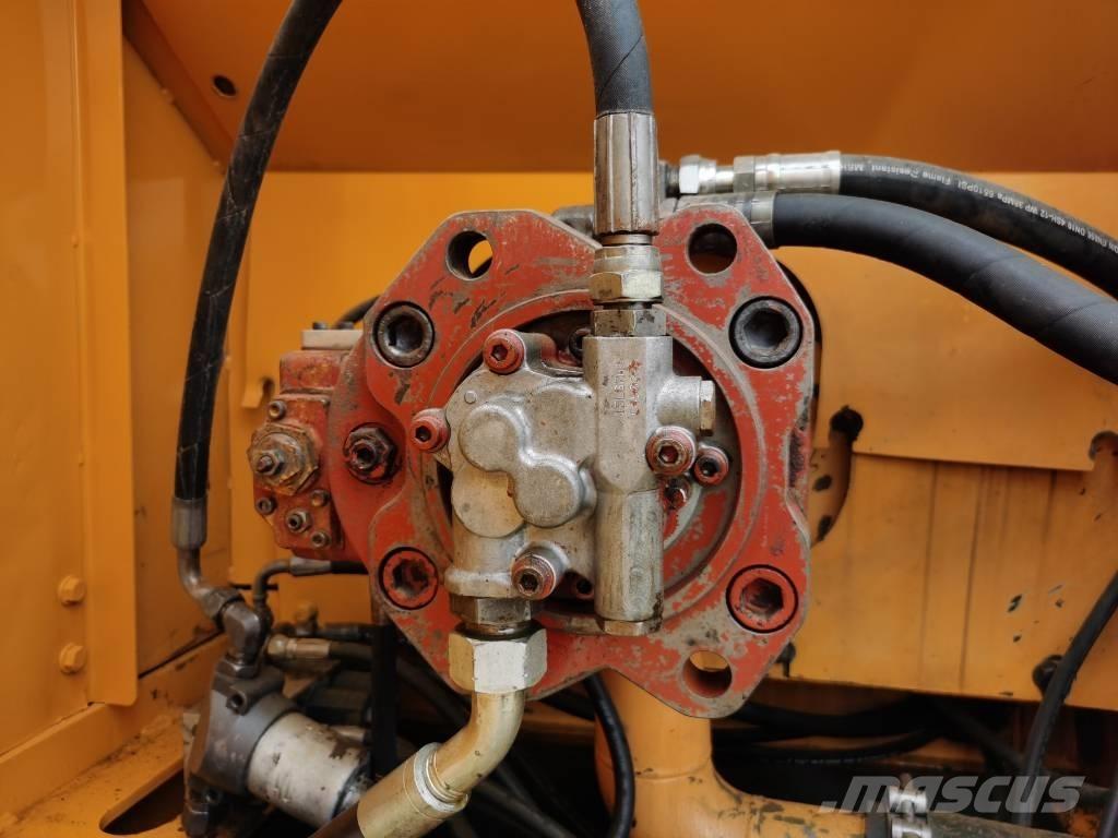 Hyundai R225LC-7 Гусеничні екскаватори