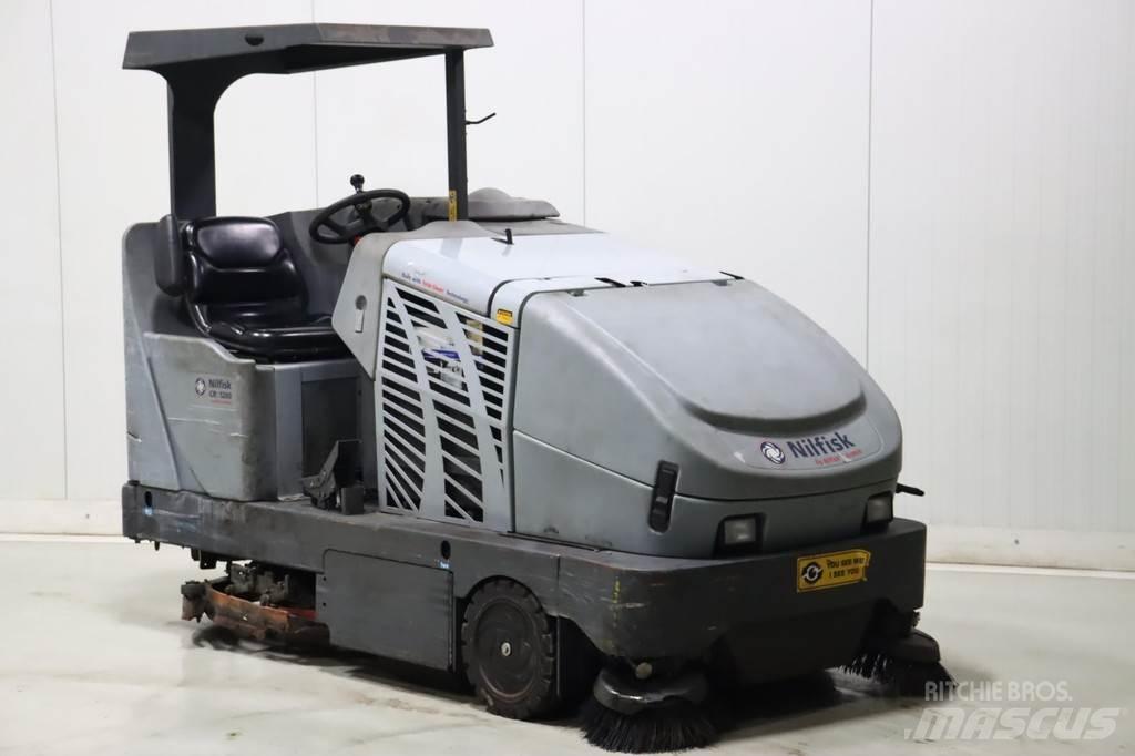 Nilfisk CR1200 Підмітальні машини