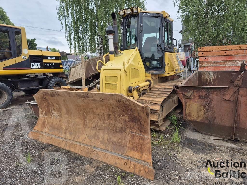 Komatsu D51EX-22 Гусеничні бульдозери