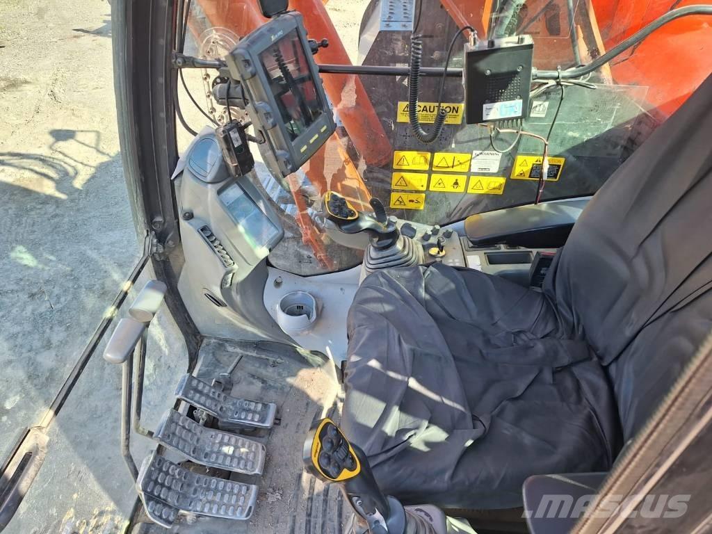 Hitachi ZX225USLC-5 Гусеничні екскаватори