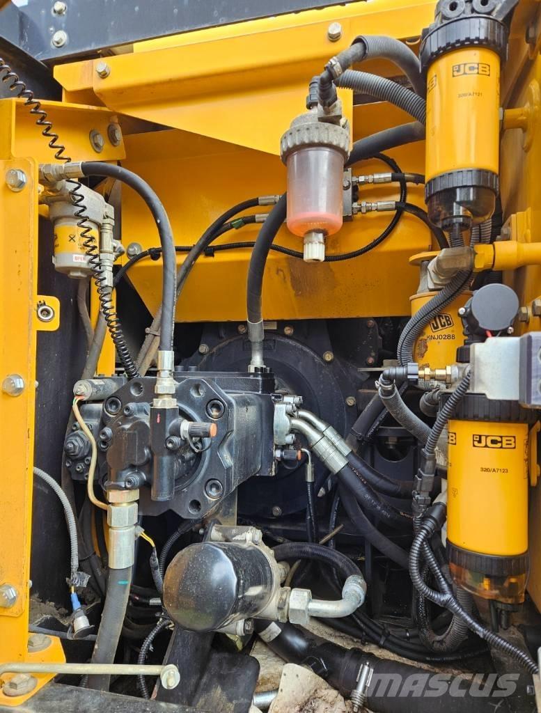 JCB JS 131 LC Гусеничні екскаватори