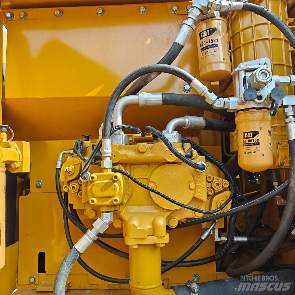 CAT 323 D L Гусеничні екскаватори