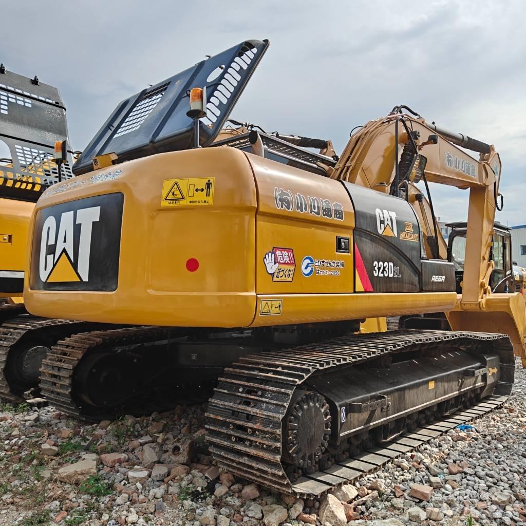 CAT 323 D L Гусеничні екскаватори
