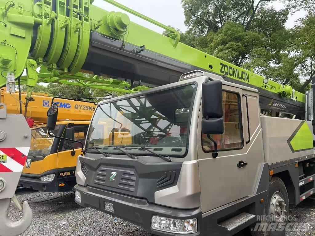 Zoomlion 25 ton автокрани