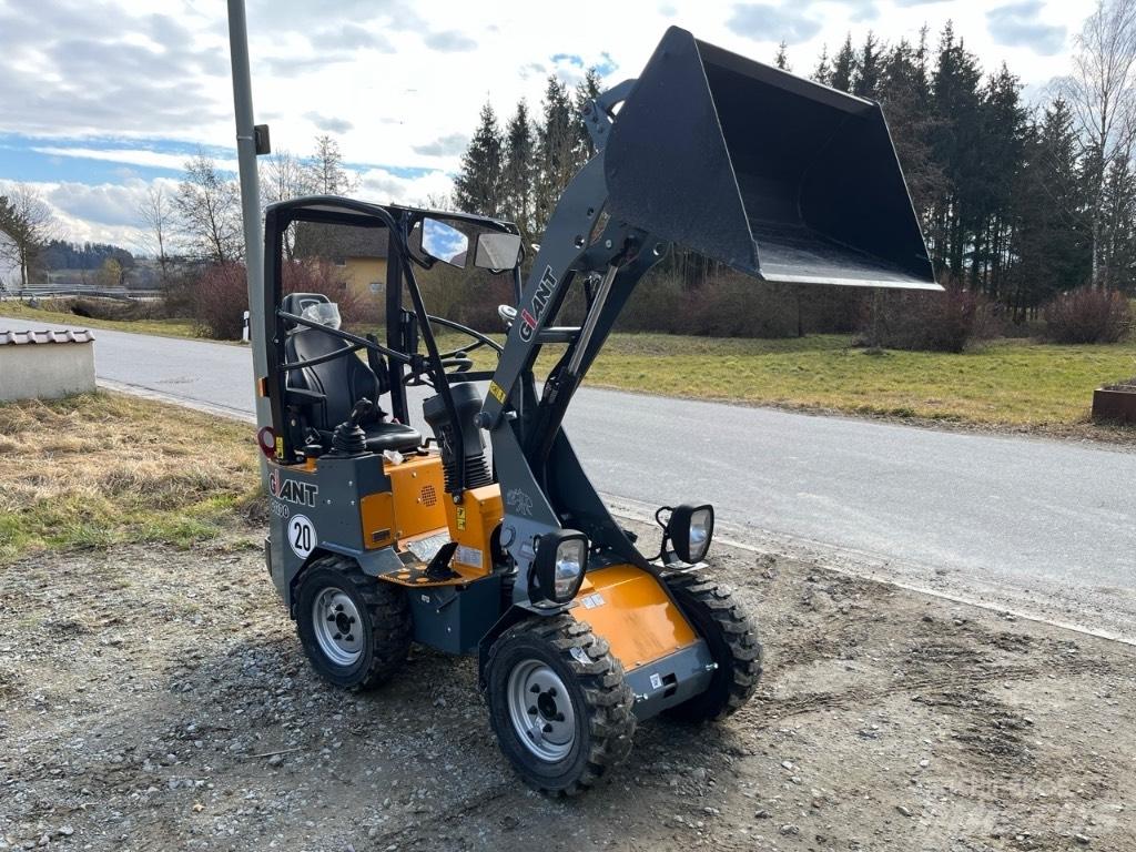 GiANT G 1200 Малі навантажувачі