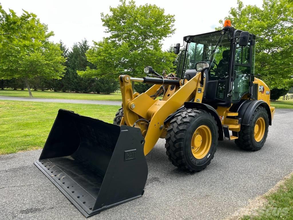 CAT 908M Фронтальні навантажувачі