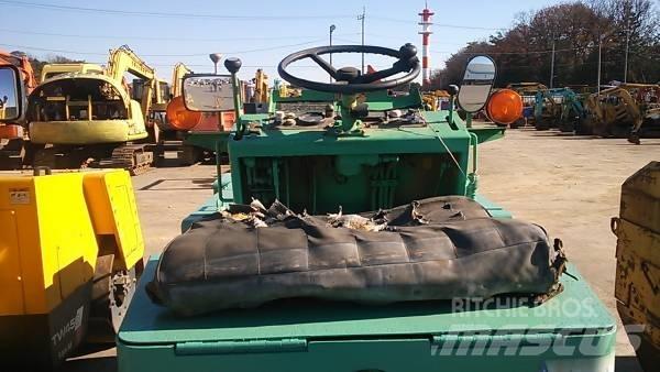 Sakai TG25 Котки для газонів