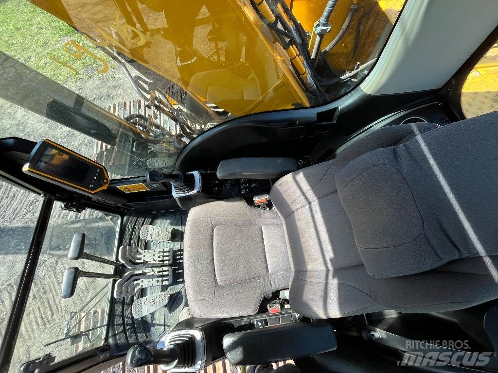 JCB JS 220 LC Гусеничні екскаватори