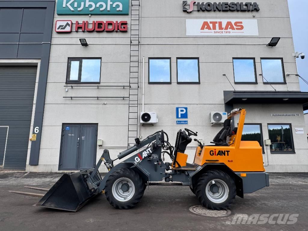 GiANT V 451 T X-Tra Малі навантажувачі