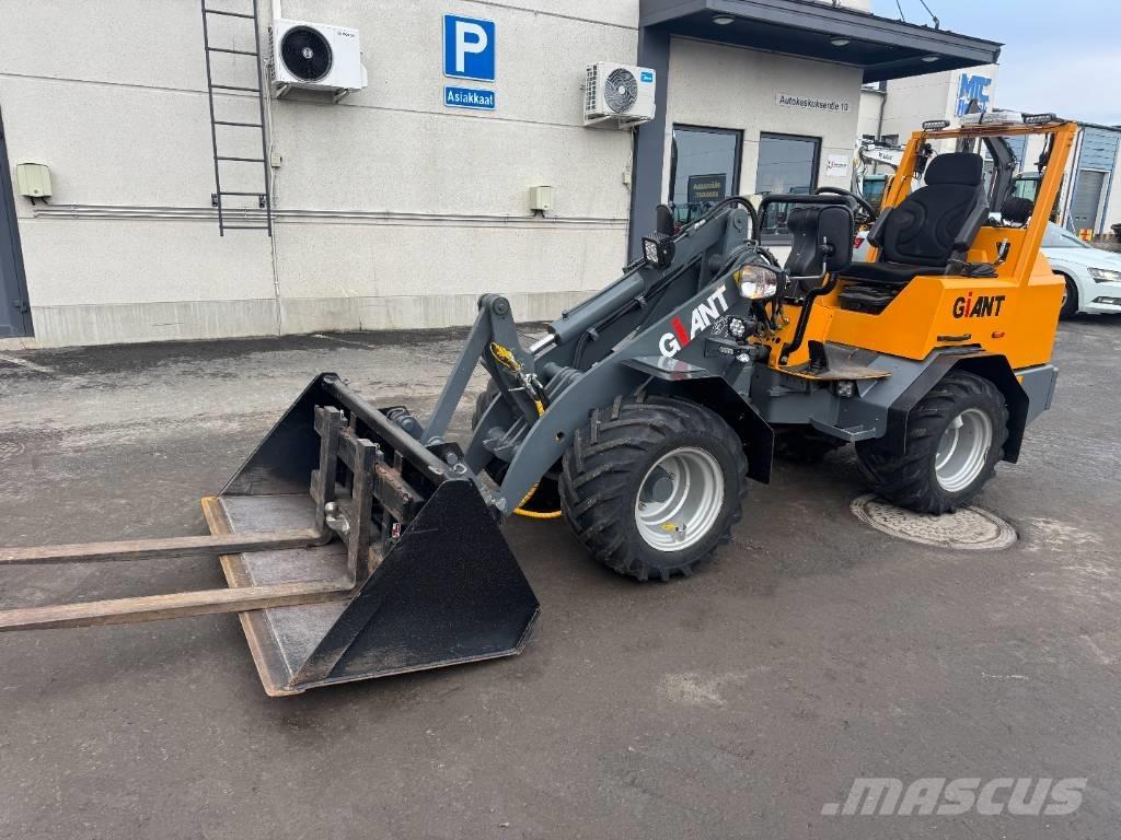 GiANT V 451 T X-Tra Малі навантажувачі